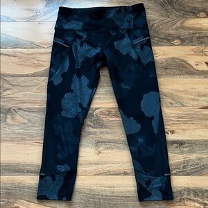 Athleta Black Gray Camo Leggings Size Small Pocketed Yoga Athleisure Pants
